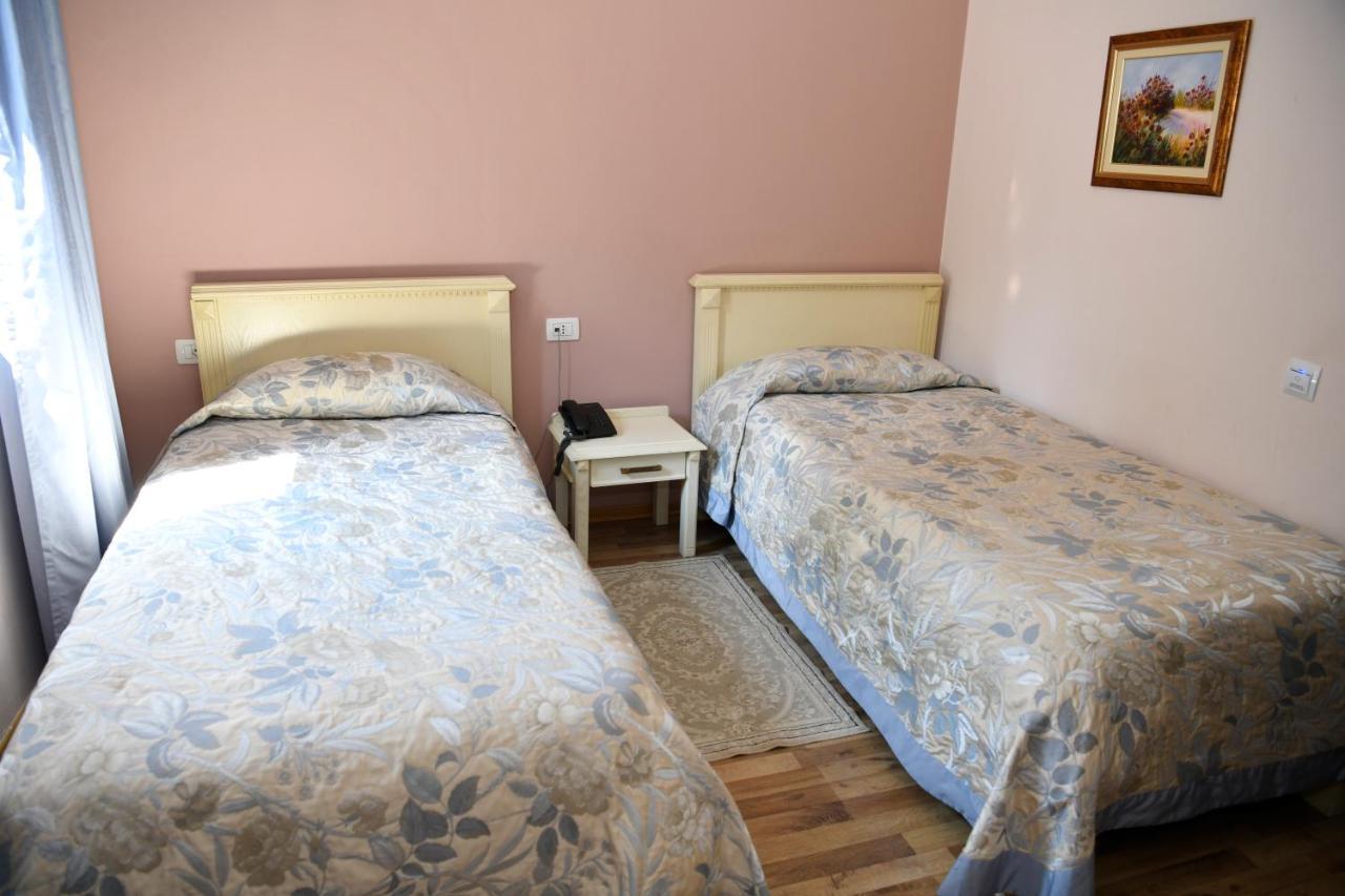 Hotel Restaurant Dreri Tiranë Luaran gambar
