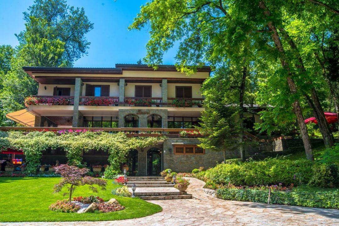 Hotel Restaurant Dreri Tiranë Luaran gambar